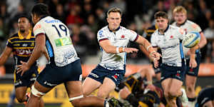 Jack Bowen passing the ball against the Highlanders.