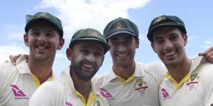 Josh Hazlewood,Nathan Lyon,Mitch Starc and Pat Cummins after the 4-0 series win in 2017-18.