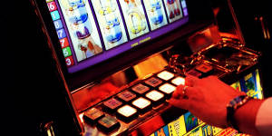 Gambling industry ups the ante on Labor’s cashless gaming trial
