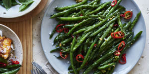 Salt and pepper green beans