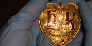 ‘Could this possibly be?’:Hobbyist finds 500-year-old pendant linked to Henry VIII