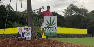Rubbing it in:Bernie Bradley erecting a corflute outside Clive Palmer’s Coolum resort during the campaign.