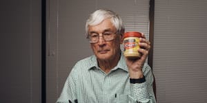 Dick Smith to close his grocery line,blaming unbeatable Aldi