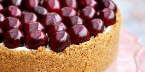 Lyn's cherry cheesecake