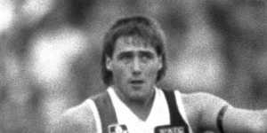 St Kilda’s Tony Lockett kicks his 100th goal of the 1987 VFL season,at Moorabbin.