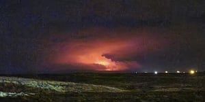 ‘I can see it from my window’:volcano eruption draws Iceland crowds