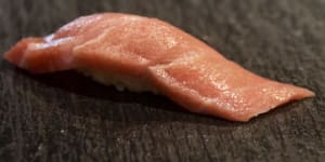 Otoro nigiri (tuna belly nigiri).