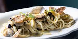  Spaghetti alla vongole with clams,bottarga and fermented garlic.