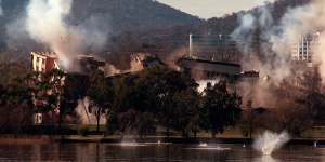 IMPLOSION 970713.. EX CANBERRA TIMES. OLD CANBERRA HOSPITAL IMPLOSION ON ACTON PENINSULA,LAKE BURLEY GRIFFIN. DEBRIS LANDS IN THE WATER AS SYLVIA CURLEY HOUSE COLLAPSES. 