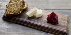 Goat's curd with soda bread and pickled beetroot - Frank Camorra.