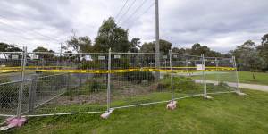 The asbestos clean-up in Melbourne parks has begun. It will cost ratepayers more than $500k