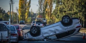 Car flips onto roof,driver reportedly flees after Fyshwick crash