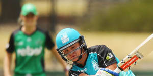 Different strokes:Ash Barty batting for Brisbane Heat in 2015. 