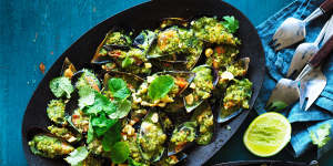 Green Thai curry mussels with cashew crumb.