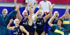 The Australian womens water polo team celebrate after defeating the USA to win gold in the womens Water Polo final at the Sydney International Aquatic Centre. 