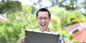Maths teacher Eddie Woo is in the new TV series Teenage Boss,which teaches young people how to manage money. 
