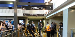 ‘Deeply apologise’:Sydney commuters hit by major train delays across city