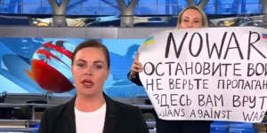 Marina Ovsyannikova,an editor and producer,protests the war on Russia’s Channel One evening news. 