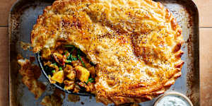 All the flavours of your favourite Indian snack food in pie form.