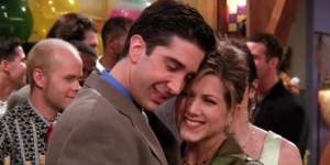 David Schwimmer and Jennifer Aniston (AKA:Ross and Rachel) embrace on the set of Friends.