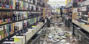 Books are scattered at a bookstore in Niigata,Japan following an earthquake.