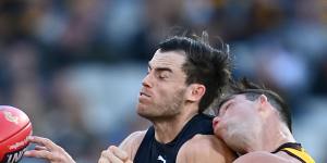 Lachie Plowman and Jaeger O’Meara collide during round 10. 