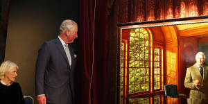 King Charles and Camilla unveil Ralph Heimans’ portrait,commissioned by Anthony Pratt,during a ceremony at Australia House in London in 2018.