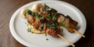 Pork and neck pinchos with whipped cod roe. 