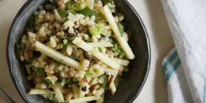 Fregolone and barberry salad with frech apple batons.