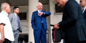 Najib Razak,Malaysia's former prime minister,centre,stands outside the Kuala Lumpur Courts Complex in Kuala Lumpur,Malaysia,on Wednesday.