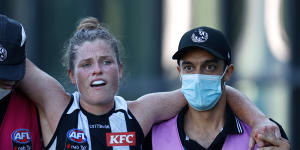 ‘I had tears in my eyes’:Davey injured in bittersweet win for Magpies