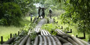 Nigerian oil pipeline fire kills dozens