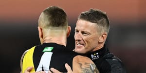 Damien Hardwick embraces Dustin Martin after the grand final