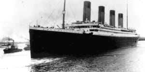 The Titanic leaves Southampton,England,on her maiden voyage in 1912.