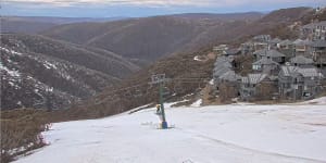 Snow shortage forces early season closure at Victorian ski fields
