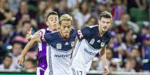 Victory blow A-League title race wide open with win over Glory