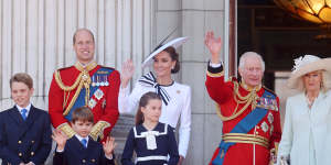 Prince George,Prince William,Prince Louis,Princess Charlotte,Princess Catherine,King Charles and Queen Camilla wave from the Buckingham Palace balcony.