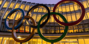 The International Olympic Committee remains neutral on the stadium question,says Olympic Games executive director Christophe Dubi.