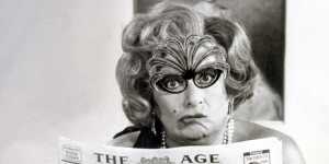 Dame Edna Everage reading The Age newspaper with headline ‘Poms give Dame Edna the raspberry’ in 1981.