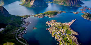 The Norwegian Sea is a bit Atlantic Ocean,a bit Arctic Ocean,deeply indented with fjords,and dense with islands of wondrous Nordic minimalism and beauty.