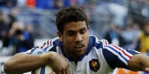 France stay unbeaten in Six Nations as two sent off