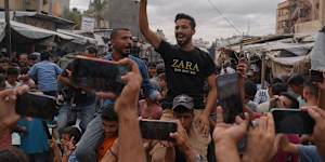 Palestinians rejoice following the announcement of a peace plan. However,celebrations remain limited,as relief is mixed with mourning and concern for what comes next.