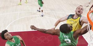 Joe Ingles drives to the hoop against Nigeria.