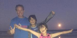 Scott Ellis with his children Mera and Telina.