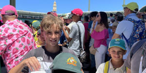 ‘I just ran straight away’:The lucky kid who scored Warner’s helmet and gloves in final Test