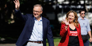 Before his elevation to the prime ministership,Anthony Albanese campaigns in Brisbane alongside and Queensland Premier Annastacia Palaszczuk.