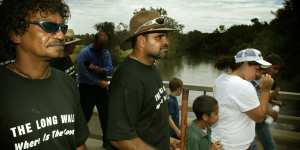 Michael Long (centre) crosses the Murray River on his way to meet John Howard in 2004.
