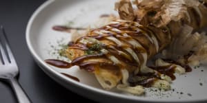 The rolled-up okonomiyaki.