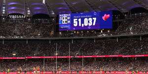 The match attendance is displayed on the scoreboard.