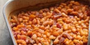 Homestyle beans with smoky bacon and maple syrup
